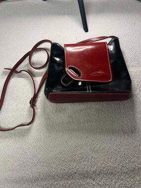 L'Artigiano Black and red cross body purse Made in Italy Genuine Leather